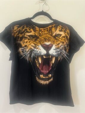 Black Women’s Graphic Tiger Print Tee - Bold Animal Face